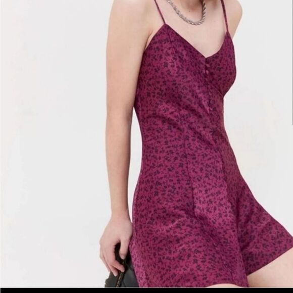 Urban Outfitters Mila Button-front flare floral purple/burgundy romper - Picture 1 of 8